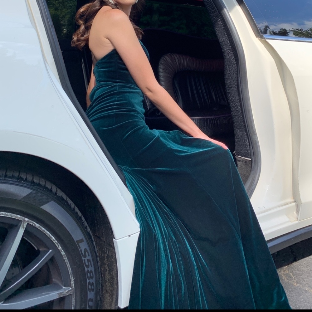 Holiday Gown. Strapless emerald velvet maxi dress. Betsy & Adam size 2.